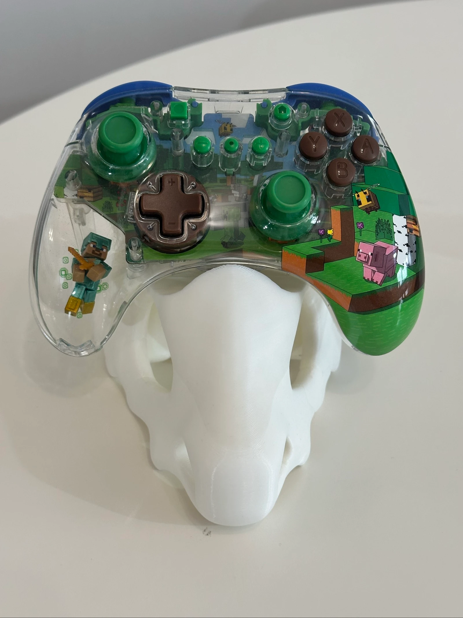 Soporte Organizador / Expositor para Mando – Calavera Minimalista